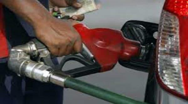 3月8日汽油和柴油价格:原油沸腾，燃油价格不变;查看德里和孟买的价格